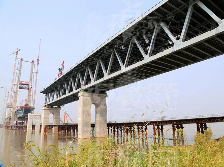 Menghua Yangtze Bridge